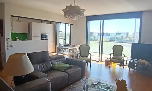 Hyper centre : BEL APPARTEMENT MEUBLE - VUE SUR LA LOIRE -