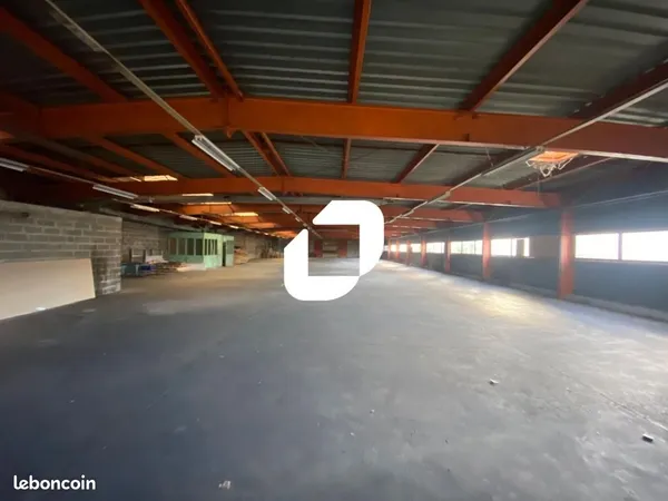 Local d'activité 7 950 m²