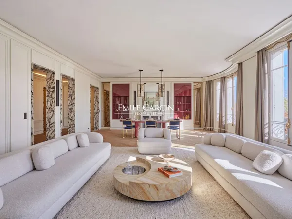 À vendre - Appartement - Paris 75008 - Triangle D'or - Vue Tour Eiffel