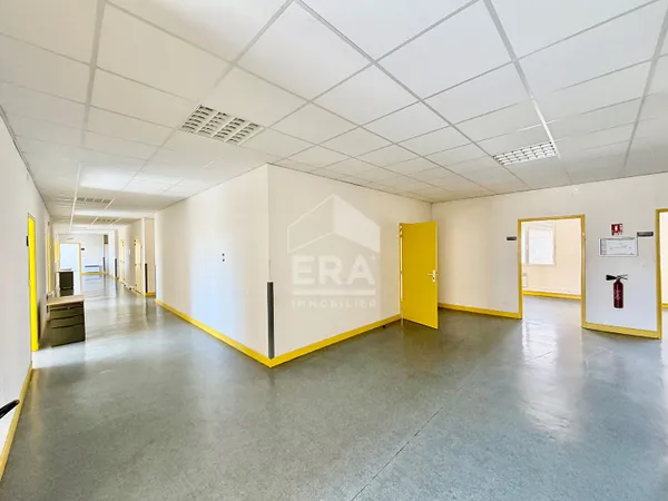 Local commercial 13 pièces 458 m²