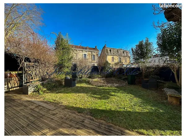 Maison 12 pièces 266 m²