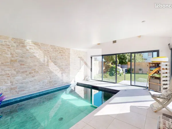 Maison 8 pièces 235 m²