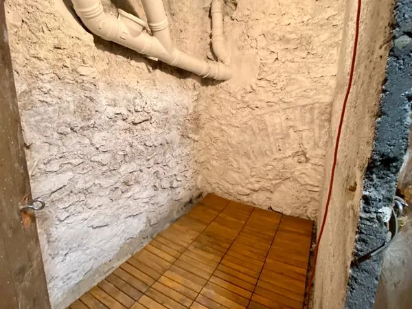 Cave (très sèche) - Square Port Royal (13e) - 2,5m2 - Disponible tout de suite
