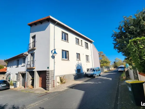 Maison de bourg 110 m² - Habitable avec travaux - Garage, atelier et cave
