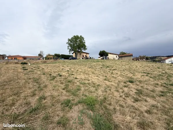 Terrain 1047 m² Saint-Victor-sur-Rhins