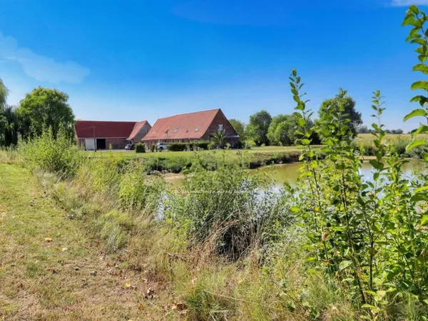 DOMAINE 1 HA, DEUX MAISONS (310 m²), HANGAR 300 m²