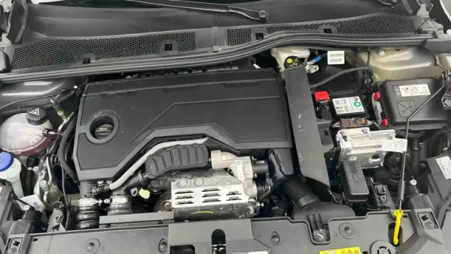 Peugeot 208 hybrid 110 ch e-dcs6 — photo 22