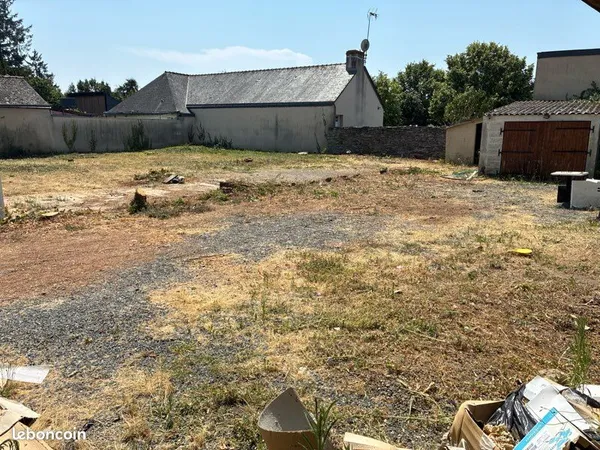 Terrain constructible 490 m² — permis d'aménager accordé — libre constructeur — le plessis-grammoire
