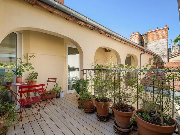 Dernier étage avec terrasse provençale et vue sur le Jardin Croix-Paquet