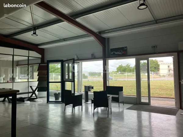 Local d'activité 242 m²
