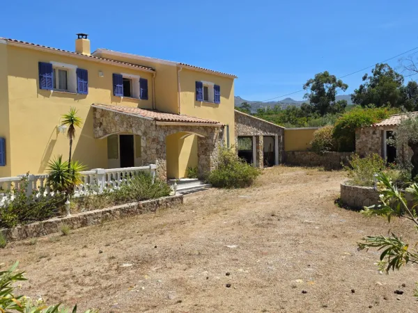 Maison 10 pièces 305 m²