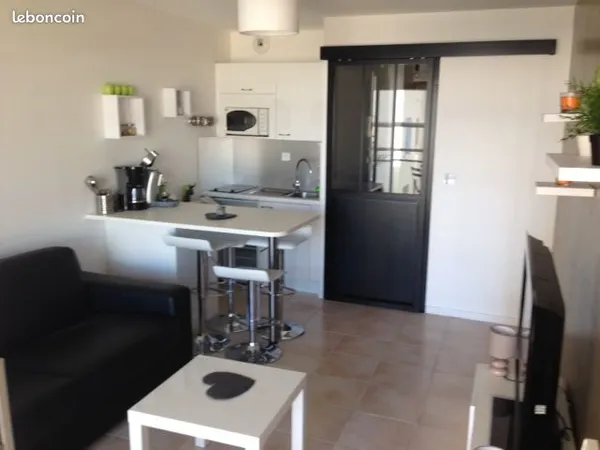 STUDIO 1 PIECE À 50m GRANDE PLAGE ET PROCHE DES COMMERCES