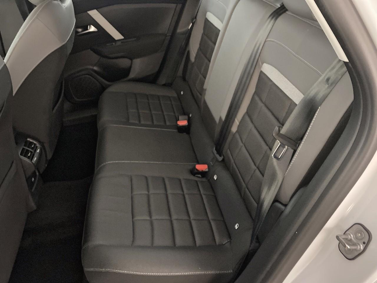 Citroën C4 hybride 136 e-dcs6 plus — photo 10
