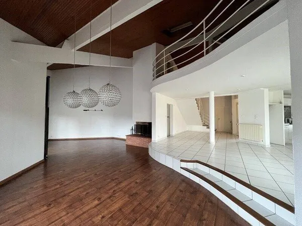 Maison 6 pièces 196 m²
