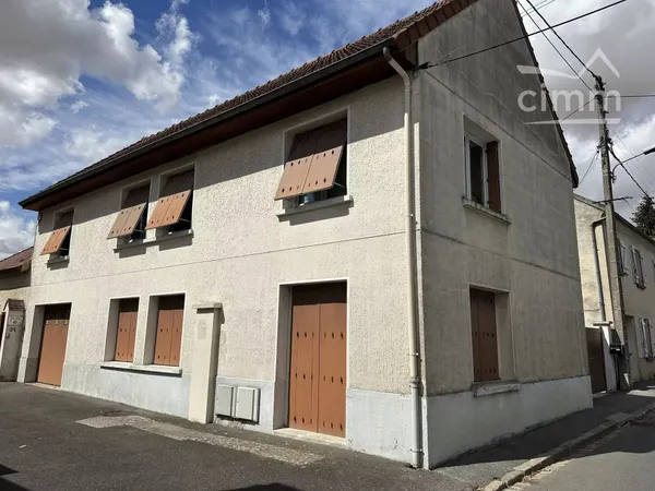 VARREDDES – ENSEMBLE IMMOBILIER DE 157 M² ENVIRON – 2 LOGEMENTS POSSIBLES – 2 BOX