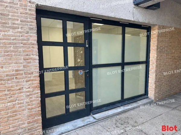 Local commercial 64 m²