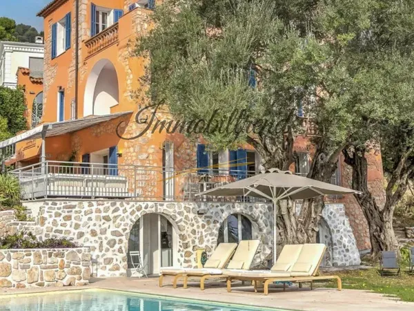 ROQUEBRUNE-CAP-MARTIN – VILLA AVEC PISCINE ET VUE MER