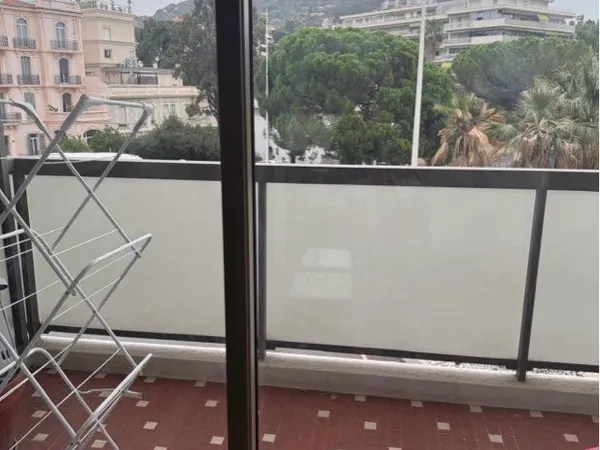À VENDRE - CANNES CENTRE - À 2 PAS DE LA CROISETTE - 28 m² + BALCON 10 m²