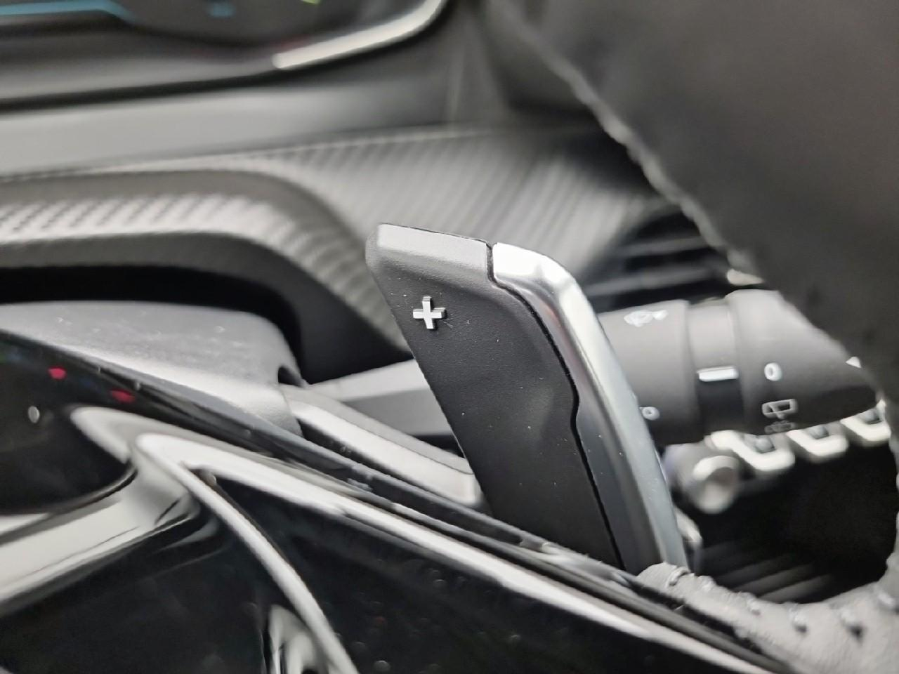 Peugeot 2008 hybrid 145 e-dcs6 style — photo 25