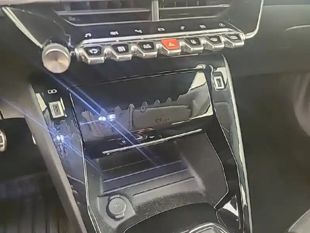 Peugeot 2008 electrique 136 ch — photo 21