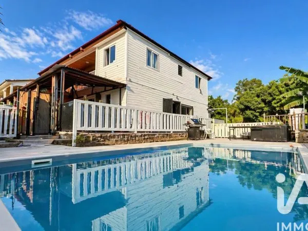 Maison 10 pièces 228 m²