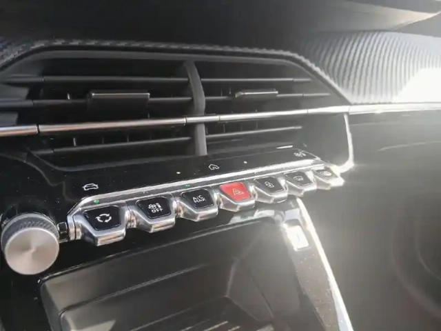 Peugeot 208 hybrid 110 ch e-dcs6 — photo 19