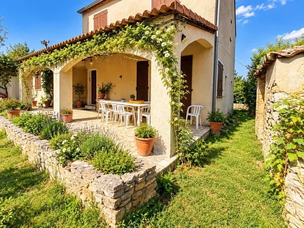 VÉNÉJAN - Villa familiale de 130 m², jardin arboré de 1 000 m²