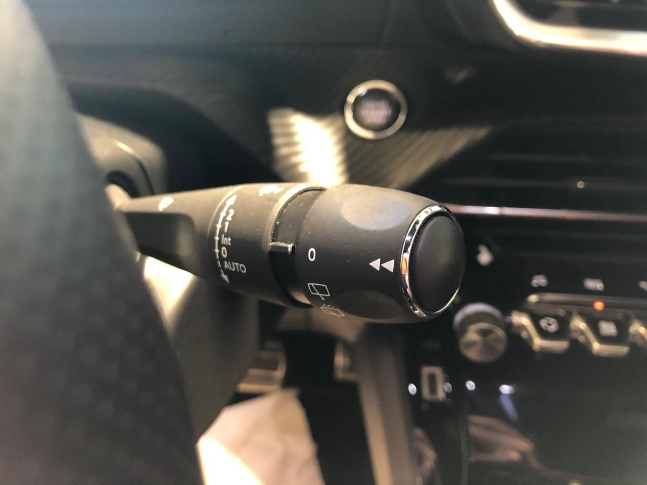 Peugeot 2008 puretech 130 s&s eat8 gt pack — photo 16