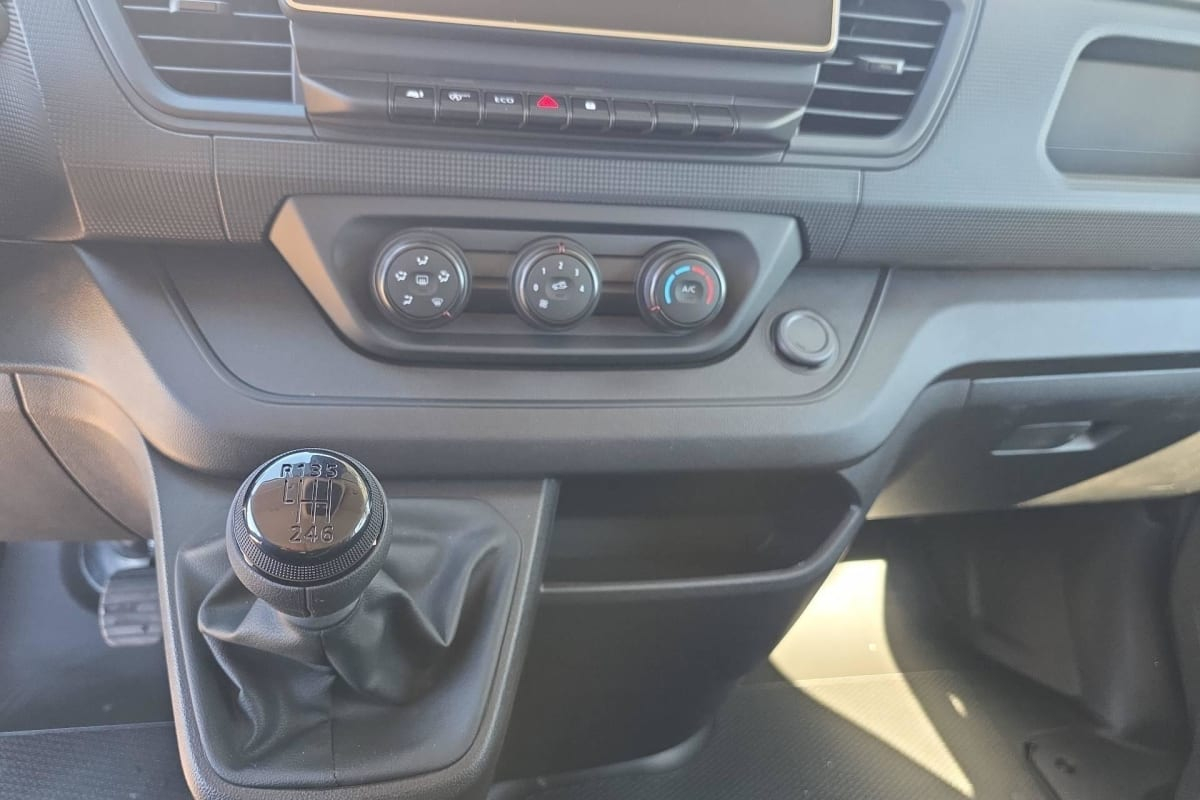 Renault TRAFIC FOURGON — photo 17