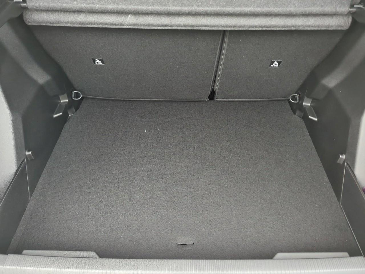 Peugeot 2008 hybrid 110 e-dcs6 allure — photo 6