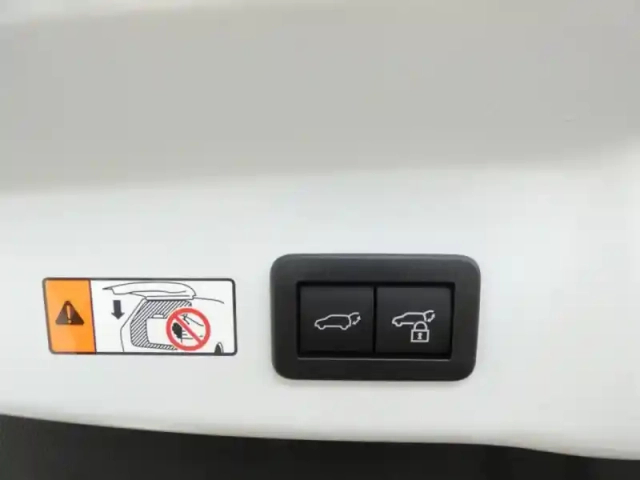 Toyota Prius hybride rechargeable 223ch design — photo 21