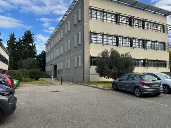 Local professionnel 208 m²