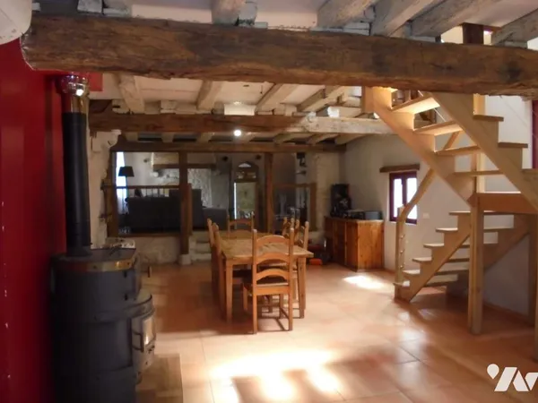 Maison 13 pièces 374 m²