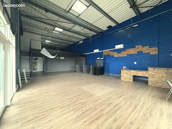 Local commercial 298 m²