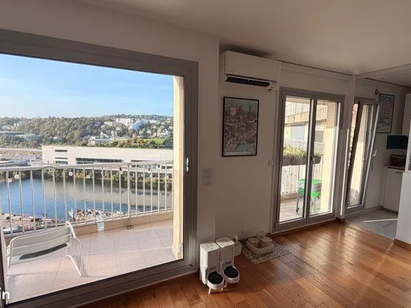 Appartement de 64 m² rénovés - 11e étage - Vue panoramique - Rives de Seine