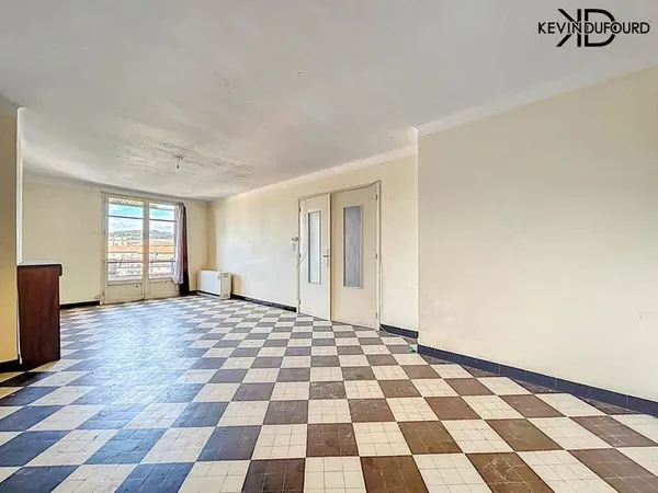 Appartement A RENOVER 80 m² + balcon à AUBENAS