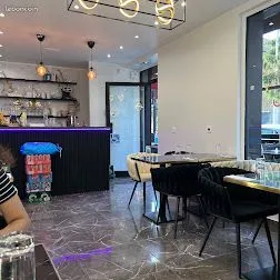 Restaurant avec terrasse