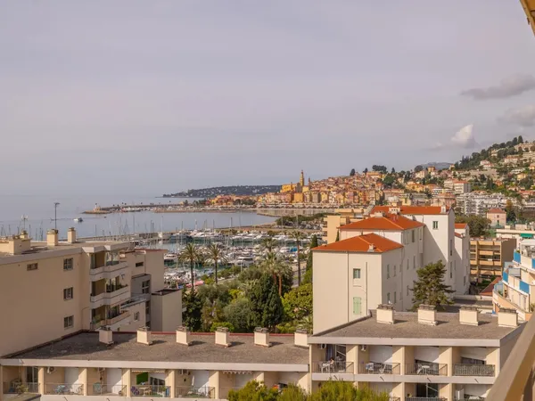 MENTON GARAVAN - APPARTEMENT 3 PIECES BORD DE MER, VUE MER
