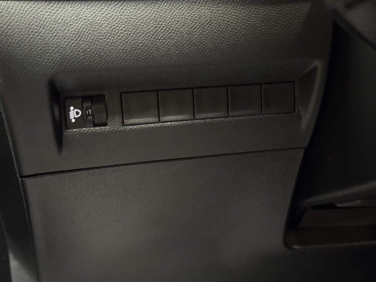 Peugeot 2008 1.2 puretech 130ch s&s allure eat8 — photo 15