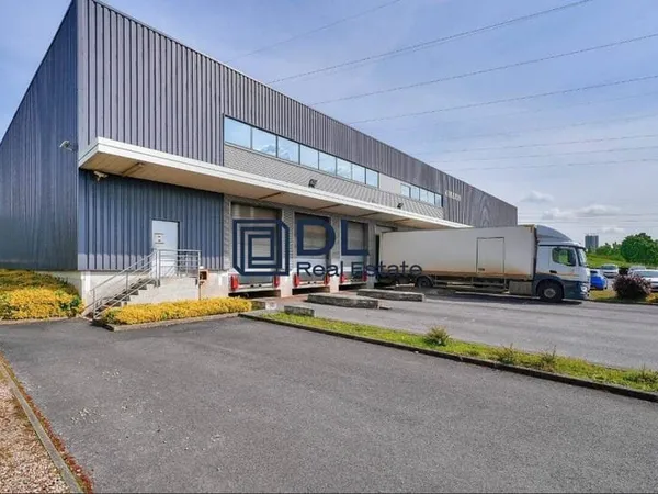 Entrepôt 3668 m²