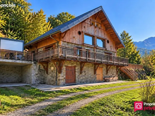 Maison 8 pièces 242 m²