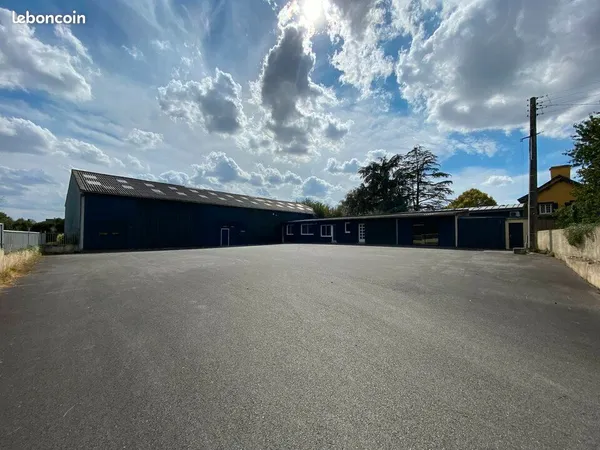 LOCAL D'ACTIVITE 630 m² CHÂTEAUBOURG
