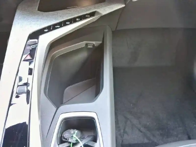 Peugeot 5008 electrique 230 ch 97 kwh grande autonomie — photo 21