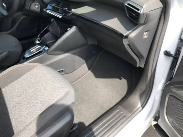 Peugeot 2008 hybrid 110 e-dcs6 — photo 15