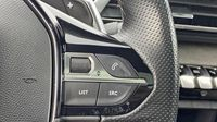 Peugeot 3008 HYBRID4 300ch GT e-EAT8 — photo 17