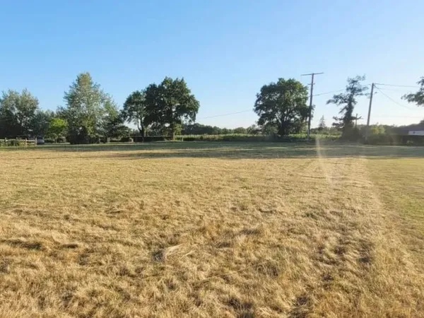 Terrain 2442 m²