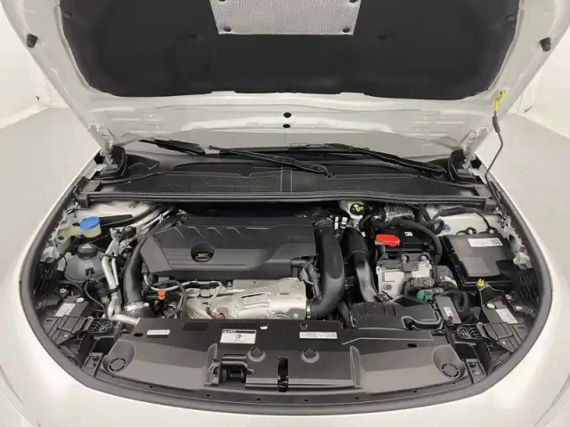 Peugeot 308 phev 180 e-eat8 — photo 4