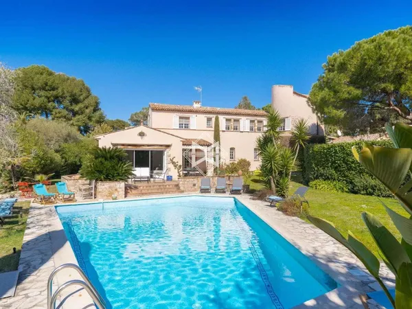 Villa 8 pièces 300 m²