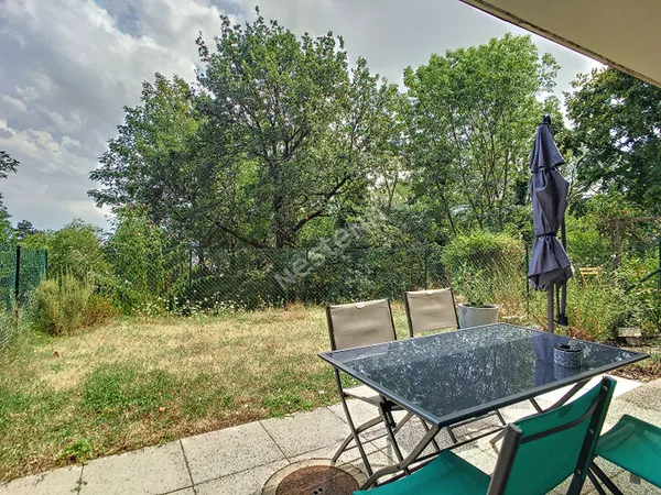 BASSENS _ Appartement meublé, 2 pièces de 48,29 m², en rez-de-jardin, avec place de parking et cave,