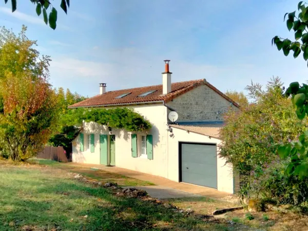 Magnifique Maison en Pierre de Village, Jardins, Garage & Vues Dégagées, 2 Chambres, 2 Salles de Bai